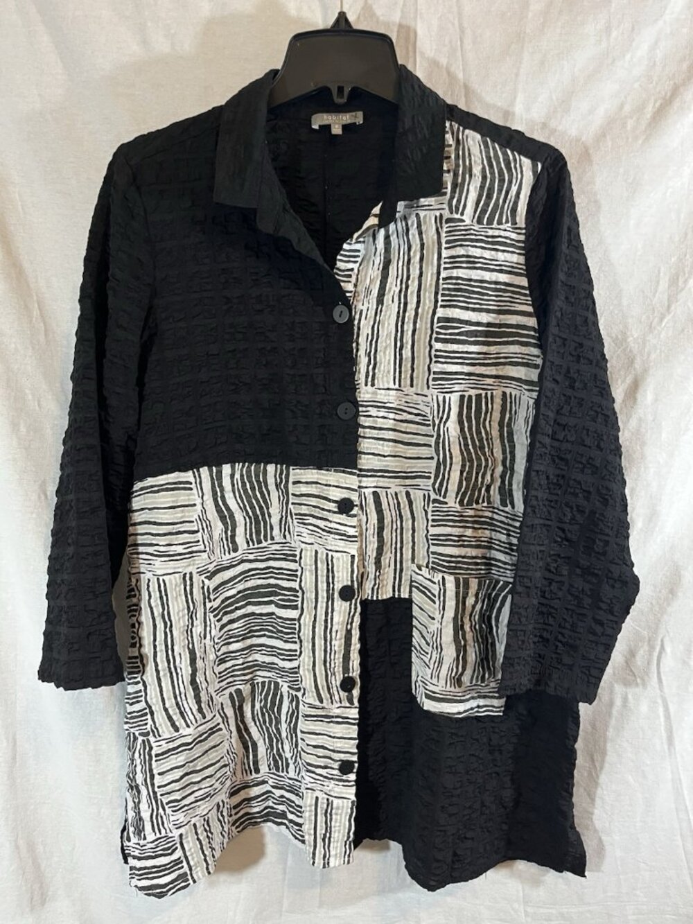 Habitat Women’s Medium Black & White Print Button Up Blouse